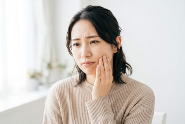 大人になってから歯並びが変わってきた！原因と対策